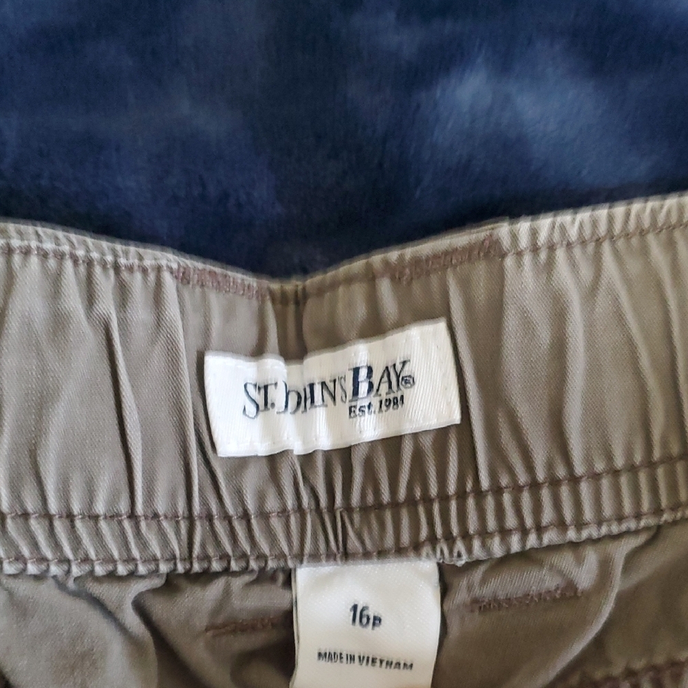 St. John's Bay Women's Hiking Shorts - Picture 2 of 5